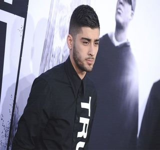 — Ulterior șatena le rostește ajung la urechile lui precum adevărate săgeți, pieptul începând a-i; prinde o îngreunare provenită din partea respirațiile. Următoarea ei acțiune, redată prin presarea degetului de propriul piept, constituie o altă situație temporară în care tăcerea lui se manifestă,
