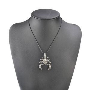 Medalion cu scorpion metalic_35 de lei