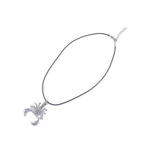 Medalion cu scorpion metalic_35 de lei