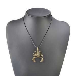 Medalion cu scorpion metalic_35 de lei