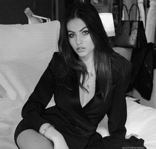 — Mâna îmi alunecă ușor de pe frunte când o aud vorbind din nou. O fixez cu privirea,; înghițind în sec odată cu ea. „Să ce? Oh doamne, nu ... te rog nu. Cine dracu a inventat snapchat-ul?! Refuz să cred că am făcut ... ceva, orice cu tipul ăla ... sau mă rog, oricare alt;
