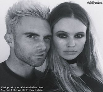 》care mi s-a întâmplat, nu există nicio Lili, nu mai crede asta." #O întoarce cu fața la el +; și o strânge în brațe puternic.
