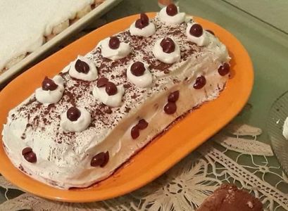 Tort cu visine si frisca fara coacere
