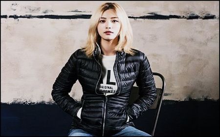 — Surâde. ❝Da.. vedeți dvs.. aș fi dat totul în vileag dacă nu v-ați fi băgat. V-am spus că; nu este momentul. Poate că David nu o crede. Poate o iubește și a iertat-o.❞
