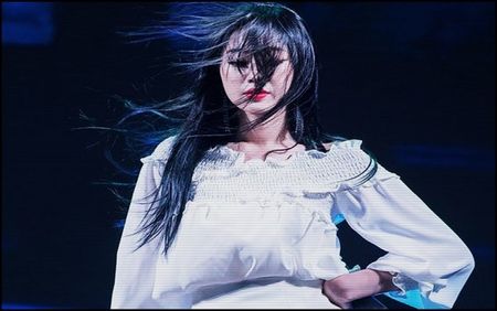 — ❝Și dacă n-o să reușească? Dacă David nu o să mai aibă încredere? Trebuie să mă; răzbun acum, cât mai pot.❞
