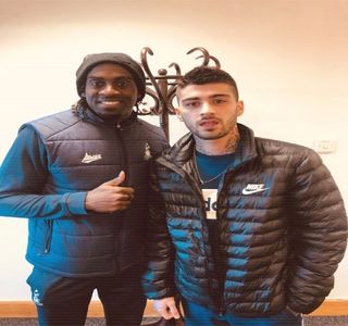 — Asigura că cei doi erau exact persoanele gândite: colegul său de muncă, Noah şi persoana; mult prea neaşteptată, Josephine. Sprâncenele i se adună spre mijlocul frunţii în mod instant, însă atunci când trage adânc aer în piept şi de altfel îl expiră frustrant, mersul îi reîncepe,
