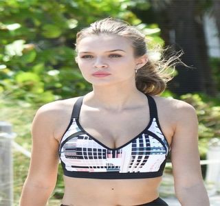 — “S-a plictisit prietena ta de tine și ai venit să-mi strici mie cheful?”; Aduce în acest fel o oarecare aluzie către cea în prezența căruia îl prinsese în timpul vizitei neașteptate făcute la el acasă.
