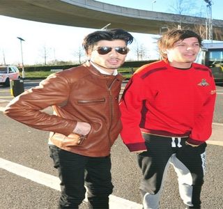 — Servit vorbelor ei finale, de această dată încruntându-şi din nou sprâncenele. “Crezi că; dacă te foloseşti de indivizi pe care îi cunosc eu, îmi întorci cumva vreo monedă sau ce, Josephine? Că nu prea înţeleg cum funcţionează de fapt mintea ta.” Atenţia şi-o focalizează acum
