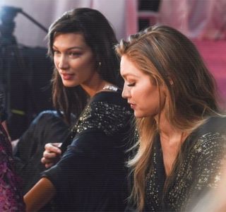 — Se şi întâmplă, observând reţinerea sa din glas, constată că acesta n-avea nici cea mai; mică idee cu privire la identitatea ei, fapt ce nu o surprinde, totuşi, căci oricum în timpul liceului fusese cam invizibilă pentru el, preferând să îl privească de la distanţă. Ca urmare a
