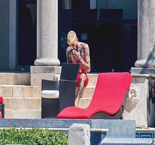 — Care din primele clipe îl intrigase nemăsurat, dar totodată, implicând și curiozitatea lui.