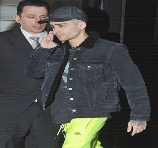 — Conţinând un subiect clar, el unul dovedindu-se a fi prompt. În final, privirea îi urcă spre; aceeaşi direcţie, aşteptând astfel o reacţie din partea ei.
