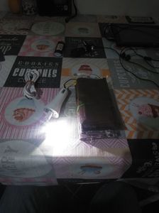 ; Aici am atasat un led de 1w prin mufa usb .
