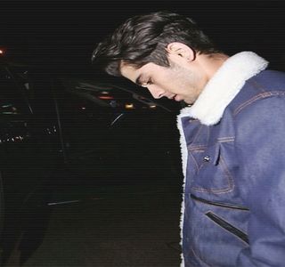 — Cauzată de fapt de vorbele acesteia. “Cu plăcere.” Se dovedeşte a fi singura lui reacţie,; bineînţeles una încă în concordanţă cu momentele anterioare, dorind, desigur, s-o tachineze câtuşi de mult, căci îl încântau reacţiile blondei. “Oricum, în orice caz, mama mi-a spus că ar
