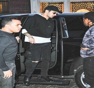 — ofere apoi o ușoară satisfacție se dovedește a fi locul de parcare ochit liber, motiv pentru; care utilizează semnalizarea pentru a se putea identifica în trafic, ca mai apoi să tragă în mod potrivit de volan până ce autoturismul sfârșește parcat într-o manieră chiar pe placul său, nefiind
