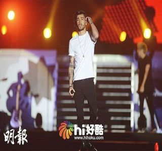 — Deşi în mod iniţial îşi grăbeşte pasul pentru a o ajunge din urmă, faptul că aceasta îşi; întoarce privirea întâlnind-o pe al lui, îi produce încetinirea, însă doar momentană, căci cuvintele pe care ea i le comunică îl îndeamnă să reia acelaşi pas grăbit, sfârşind prin a o ajunge din urmă.
