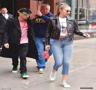 — Expresia preluată anterior are parte de o nouă schimbare, pe buzele sale făcându-și; prezența un mic zâmbet, chiar lejer de altfel. Totuși, felul în care palmele lui ajung prinse de ale acesteia, gest inițiat chiar de către blondă, nicidecum de el, îl ia prin surprindere, însă decide 
