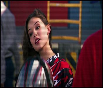 — Tresare și se uită de-odată spre el. ❝Ptiu =)))))))) Scuze, nu te-am văzut. Ai venit din; Narnia? =))))❞ Bea din termos. ❝Vrei? E ciocolată caldă!!❞
