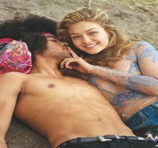 ━ Ceea ce acesta avea să rostească pe urmă având să o facă să-şi ridice ochii, chipul său; revenind din nou în atenţia ei. „Cadou?” Repetă cuvântul propriu-zis, uşor surpinsă. Constată cu câteva secunde întârziate că în mai puţin de câteva zile era de fapt Crăciunul, însă
