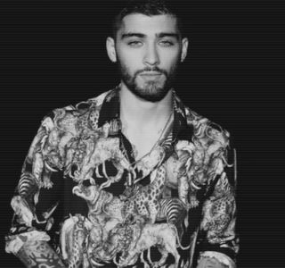 — Imediat ce apropierea extrem de exagerată are loc la iniţiativa ei, obrajii şi-i simte cuprinşi; de palmele şatenei, ceea ce duce la aruncarea privirii într-o parte laterală ei, sperând că astfel ar reuşi să-i evite privirea. Totuşi, ceea ce Josephine înlănţuie drept idei proprii îi cauzează o
