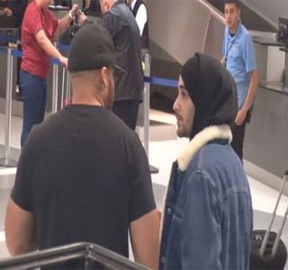 — Greşise prin acea informaţie din două motive clar: unu, mama sa îi cunoştea pe amândoi ca; fiind doar prieteni, chiar foarte buni prieteni şi nu fuseseră informată în legătură cu perioada de timp în care lucrurile dintre ei degenerase, iar doi, deşi sentimentele lui faţă de Josephine
