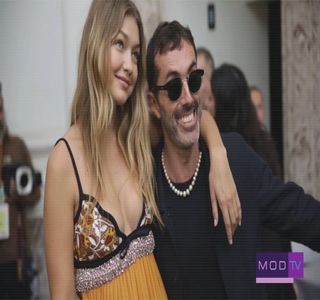 ━ Deşi nu avea suficientă vizibilitate asupra expresiei faciale a acestuia, nu avea cum să; nu observe modul în care rânjea satisfăcut pe sub „mustăţi”, atitudine ce-i provoacă rotirea automată a ochilor într-o manieră iritată, alimentată totodată de spusele ulterioare ale sale.
