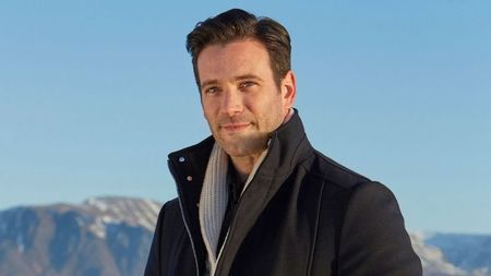 Colin Donnell-Charlie