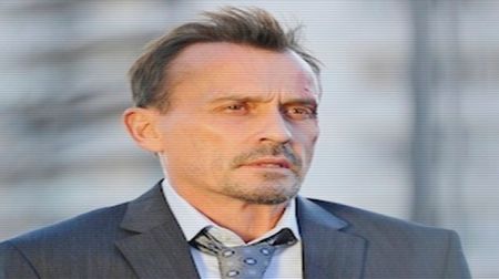 - E vorba de mândrie, de onoare, Smith a șters cu ea de pământ, iar băiatul lui va avea de; suferit pentru asta. Acum ieși, până mâine seară îl vreau pe puști aici!
