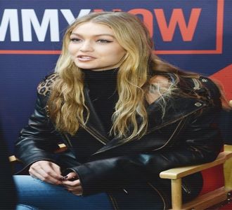 ━ Utilizând următoarele vorbe: „Zayn, uite cu cine m-am întâlnit...Adam Gallagher.” cuvinte; menite să-i atragă atenţia de această dată propriei sale companii, anume brunetului, manieră prin care îi face astfel introducerea celei de-a treia persoane prezente. Colţurile gurii i
