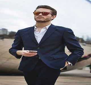 — Ți-ai pierdut îndemânarea de tot.” Printr-o mișcare a capului produce un apropo de sine; înțeles, semn că constatase faptul că acesta reușise a o aborda pe Gigi, dintre oricare alte individe cu care aceștia își petreceau timpul prin liceu; fapt de unde reiese și surprinderea lui odată cu 
