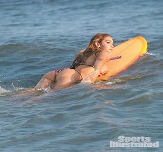 ━ „Nu ştiu, Zayn, nu ştiu ce să spun. Simt că ne grăbim într-un fel sau altul.” îi recunoaşte,; aşadar, ceea ce se afla în mintea sa la momentul respectiv, între timp, buza inferioară ajungându-i prinsă prin intermediul danturii, dinţii trecându-şi-i apăsat peste suprafaţa acesteia.
