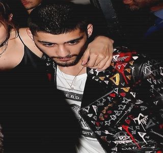 — Reuşeşte ca de unul singur să ajungă la concluzia faptului că o continuă planificare a; gândurilor asupra unui anumit aspect avea să-i producă o oarecare de disconfort în ceea ce priveşte posibilitatea unei judecăţi în regulă, însă treptata stare de moleşeală, cât şi cea de bine continuă
