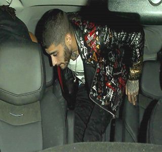 — Ulterior din partea acestuia îl surprind, arcuindu-şi drept reacţie sprâncenele. Cert este că; niciun alt cuvânt nu ar fi părut să apare în componenţa unui răspuns, ceea ce duce la finalul produs de către amicul său, anunţându-şi o dispariţie bruscă, poate chiar prea devreme. Rânjetul preluat
