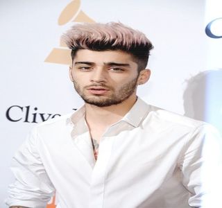 — Alege să o privească pe sub gene, urmărind interesul pe care ea îl oferea în scopul bunei; sale îngrijiri. Tocmai din acest motiv, zâmbește lejer. Desigur, faptul că se afla în fața acesteia aproape gol nu reprezenta un lucru stânjenitor pentru el, motiv principal pentru care destul de
