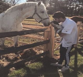 — Nu am făcut-o. Încă o vreau și încă te vreau pe tine. Și îmi propun să te vreau mult timp de; acum înainte.”
