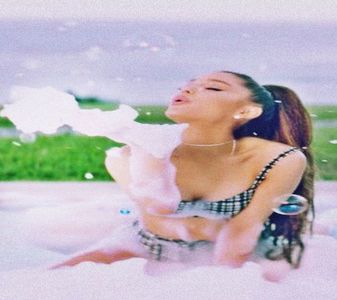 【crawlingback2me】- ⚘ Ariana Grande ⚘