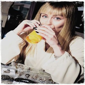 Lasă că e Justin cu Hailey...8-) *srry pt fani dar mie îmi plăcea mai mult de Sely