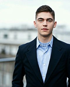 Nush dc acum când scriu la pozele astea îmi aduc aminte când l-am jucat cl; pe Francisco Lachowski...??
