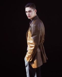 Da nu-mi dau seama cum l-am descoperit pe băiatu ăla... parcă era model