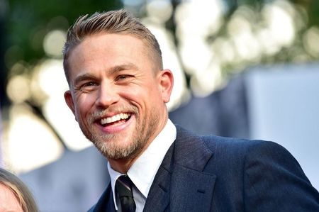 Uite aici frumusețe de bărbat Miruno