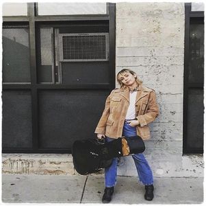 Hai lasă-mă.... a da chiar te mai are aia la follow ??