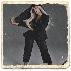 Deci eram o artistă, nu puteți nega asta... =))))) VREAU SĂ VĂD SAU CUM LE FĂCEAM cl.; EU P-ALEA CU ED PARCĂ... Mda așa e... Bn eu mă bucur că am scăpat de bac că a fost un mare kkt... n-aș mai vrea să trec prin perioada aia...
