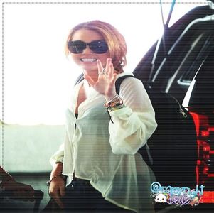 ╰　m̲̲i̲̲d̲̲n̲̲i̲̲g̲̲h̲̲t̲̲❁ Ŕ̲̲Λ̲̲Ī̲̲И̲̲;. =)))))))) BA NU FRATE AM FOST CU UNU DA? # Miruna -; Și noi o salutăm pe Gabz și o pupăm!! ❤ morr da exactt =)))))
