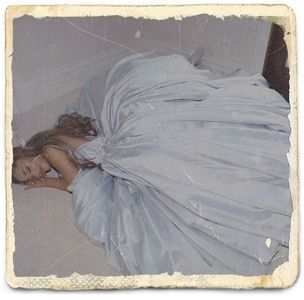 Știu frt parcă te-a și cerut.... Parcă ai mai fost cu unu Chris sau cv de genu??? Update Louis cl.; cu care am fost era o tipă Anna pe care o plăcea și Roca și era ofticată pe noi ;) secret dezvăluit, srry. WTF DE CE AVEAM IMPRESIA CĂ AI FOST PE TPL CU CHRIS
