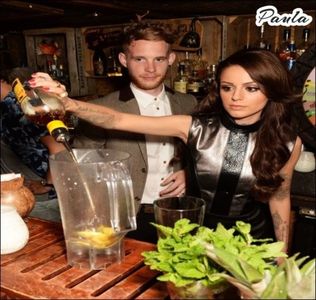 ♡.→ OK EXCEPTIE FACE ACEASTA POZA :) =))))) #Mirrunik ; stai calma ca si noi -cl; ne-am 'acomodat' ieri cat de cat... mama mai stiti cand faceam albume separat si ziceam ca suntem intr-un anume loc moorr
