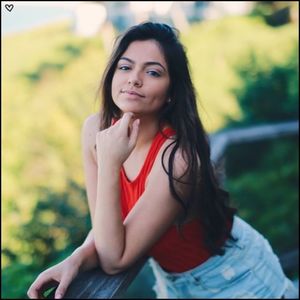 Sincer, cel mai greu mi-a fost să mă acomodez în noua clasă, probabil pentru că am prins mult drag +; de fosta clasă. Obișnuiam sa ies cu foștii colegi muuuult mai mult decat cu colegii de liceu. Mi-a fost asa.. Ciudat să trec la un alt colectiv. #Miru + Bn Dede.. O să țin minte vorbele tale întelepte
