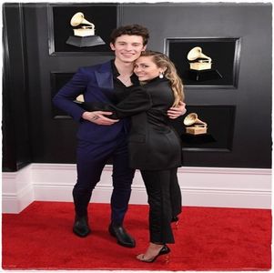 MAMĂ ȘI MIE LA FEL!! Așa.. Aoleu da mor =))))))) bă adevărul e că era destul -; de dubios ne plimbam pe acolo ca nebunele și mai eram și minore și în costum de baie și noi ne plimbam și pe străzile alea acl departe de plajă :)))) poate venea unu și ne lua p sus....
