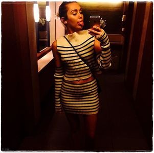 SAME =)))))))... Asta cu fesul o știam, dar cu broșura am și uitat.. BĂ DE CE UIT -; FRATE CHESTII DE PARCĂ S-AU ÎNTÂMPLAT ACUM 100 DE ANI DC NU-MI AMINTESC TOTUL ? Tu te-ai gândit vreodată că de ex poate pt. a face loc unor noi informații NEFOLOSITOARE DE LA FACULTATE amintirile noas
