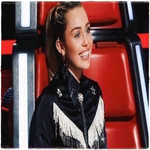 Te-a marcat că ai primit o broșură cu 1d? :D I MEAN, THE POINT IS, sunt unele -; lucruri pe care aș fi vrut să mi le amintesc și n-o fac pur și simplu, legat de unii oameni care înseamnă cv pt mn (SPRE DEOSEBIRE DE TN EU SUNT DRĂGUȚĂ), dar vorba ta DC ÎMI AMINTESC TOATE RAHATURILE
