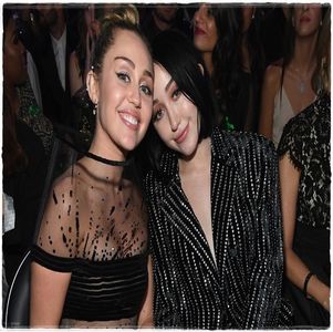 Mâine seară am seminar cu un prof f sexy de-abia aștept să îl văd ;)