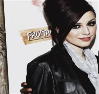 ♡.→ ce glumita... s-au anulat toate si nu am csf, pana si prietenii mei din asia pleaca acasa..